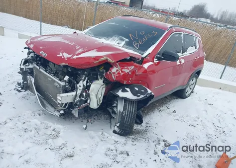 2019 Jeep Compass Latitude 4X4 z USA, uszkodzony, nr VIN 3C4NJDBB7KT641452